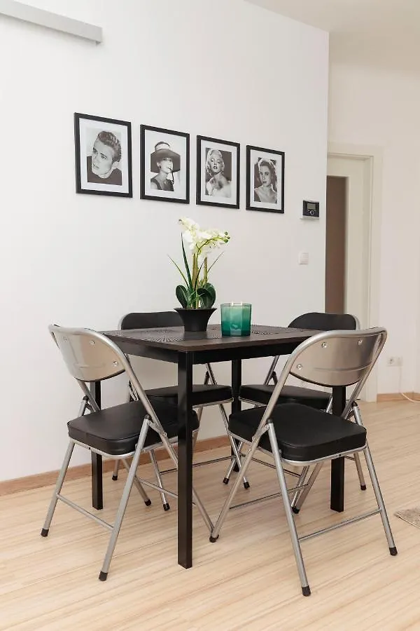 Beautiful 2-Bedroom Apartment Near Schoenbrunn Vienna