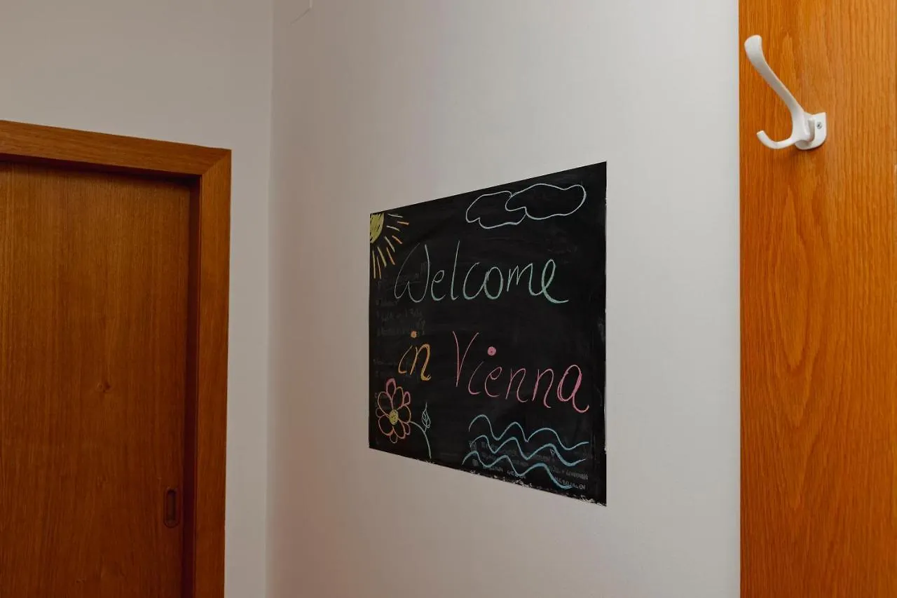 Beautiful 2-Bedroom Apartment Near Schoenbrunn Vienna