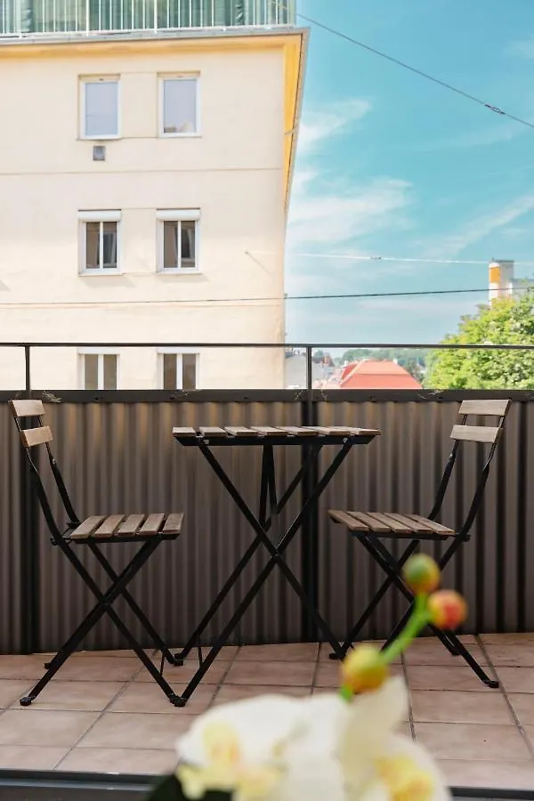 Beautiful 2-Bedroom Apartment Near Schoenbrunn Vienna Austria