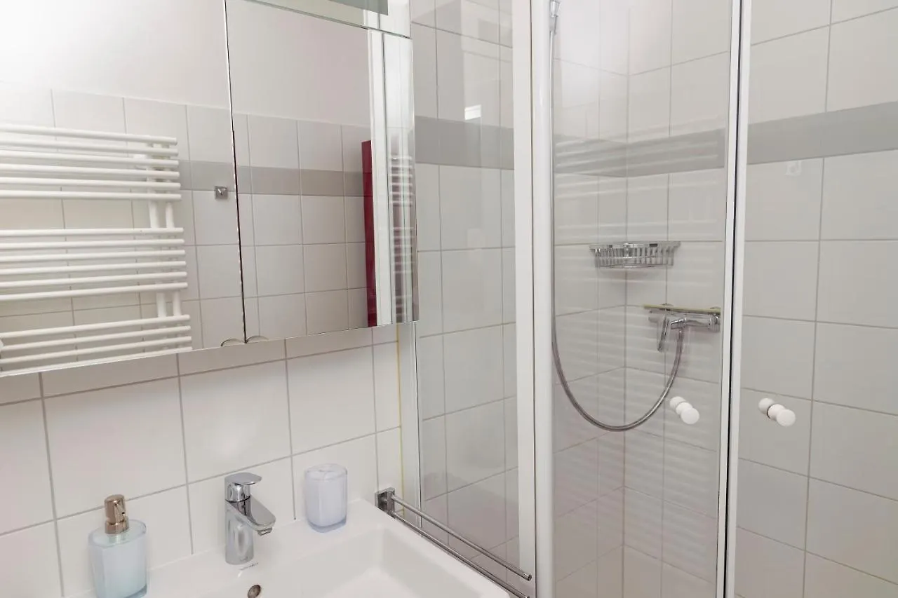 Beautiful 2-Bedroom Apartment Near Schoenbrunn Vienna