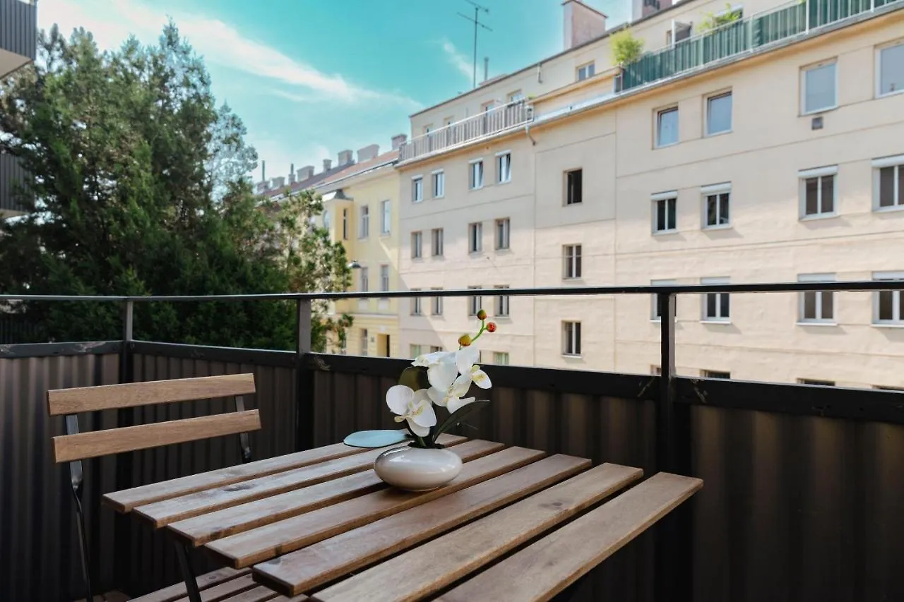 Beautiful 2-Bedroom Apartment Near Schoenbrunn Vienna 0*,  Austria