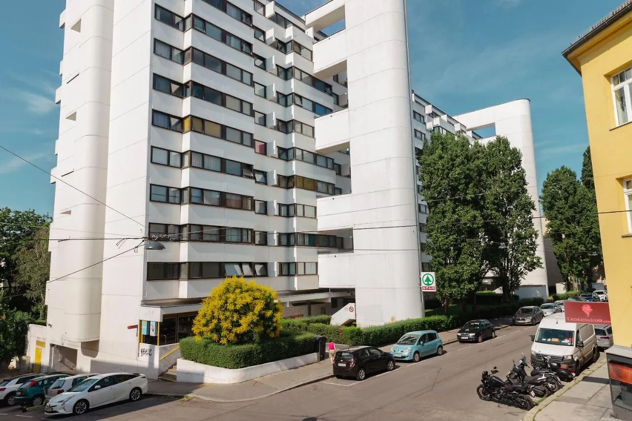 Beautiful 2-Bedroom Apartment Near Schoenbrunn Vienna