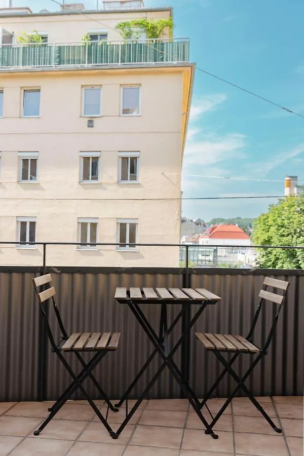 Beautiful 2-Bedroom Apartment Near Schoenbrunn Vienna 0*,
