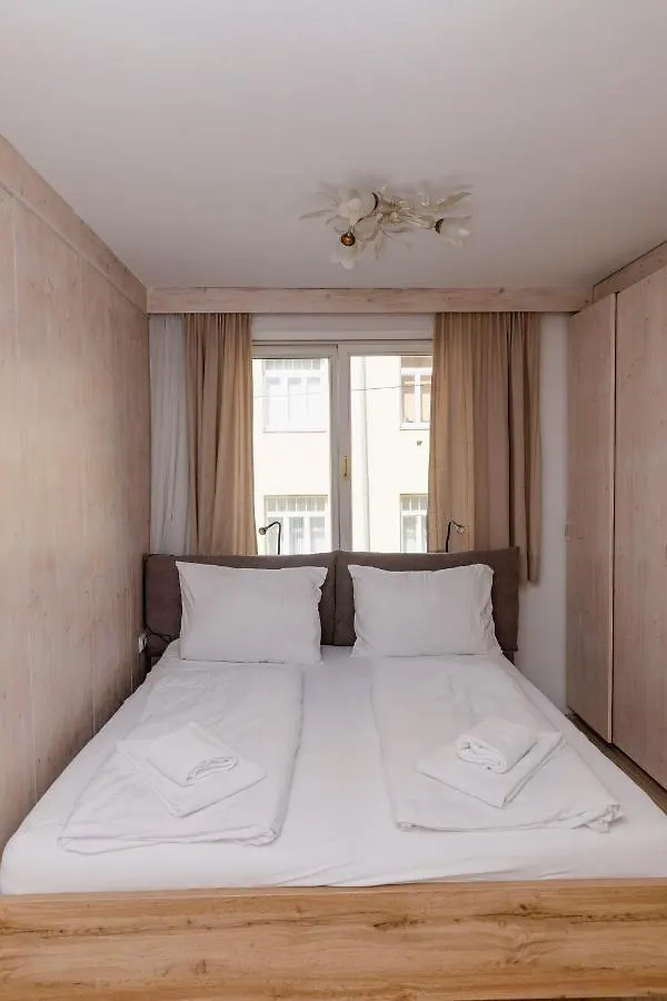 Beautiful 2-Bedroom Apartment Near Schoenbrunn Vienna