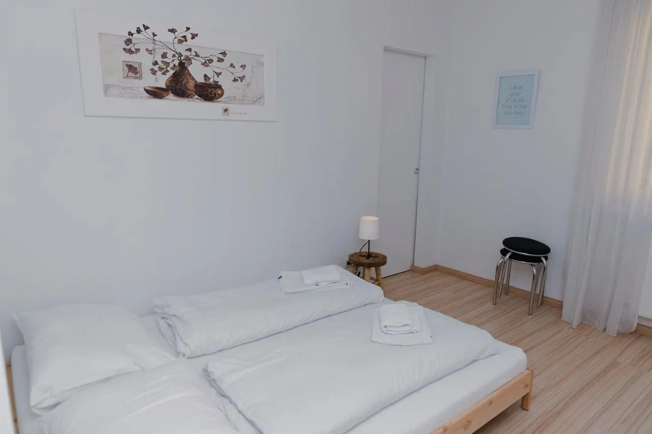 Beautiful 2-Bedroom Apartment Near Schoenbrunn Vienna