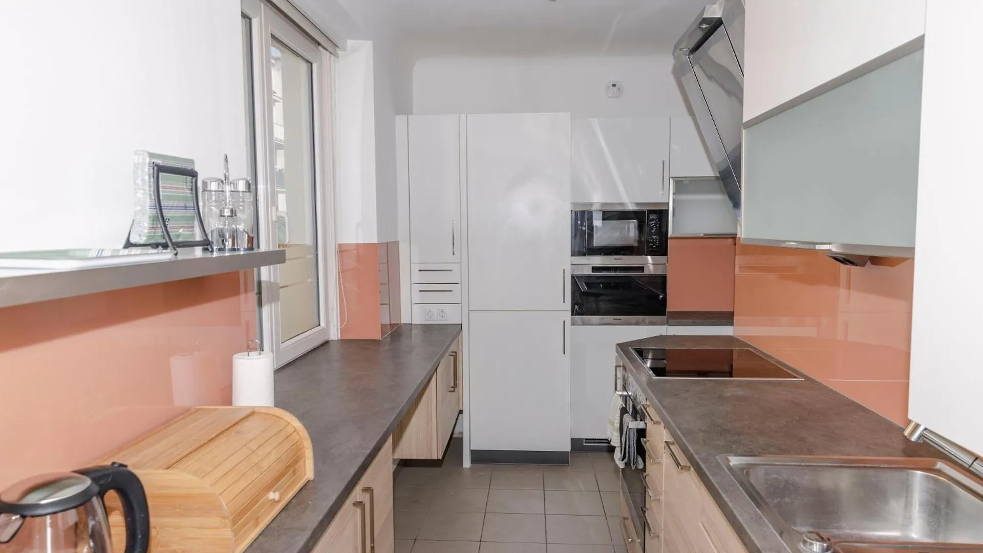 Beautiful 2-Bedroom Apartment Near Schoenbrunn Vienna