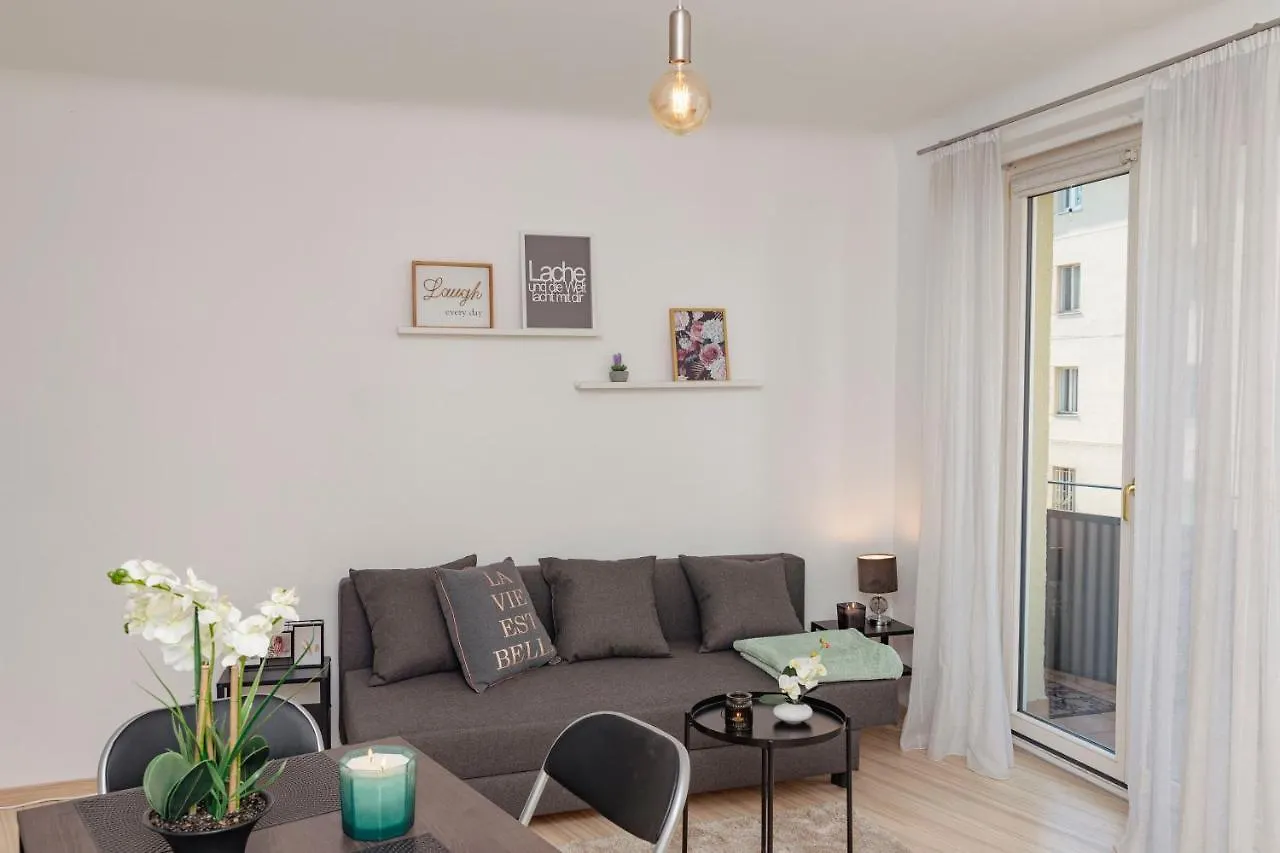 Beautiful 2-Bedroom Apartment Near Schoenbrunn Vienna 0*,