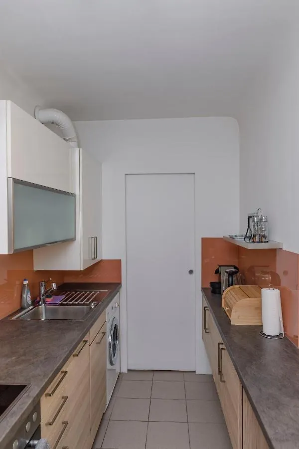 Beautiful 2-Bedroom Apartment Near Schoenbrunn Vienna 0*,