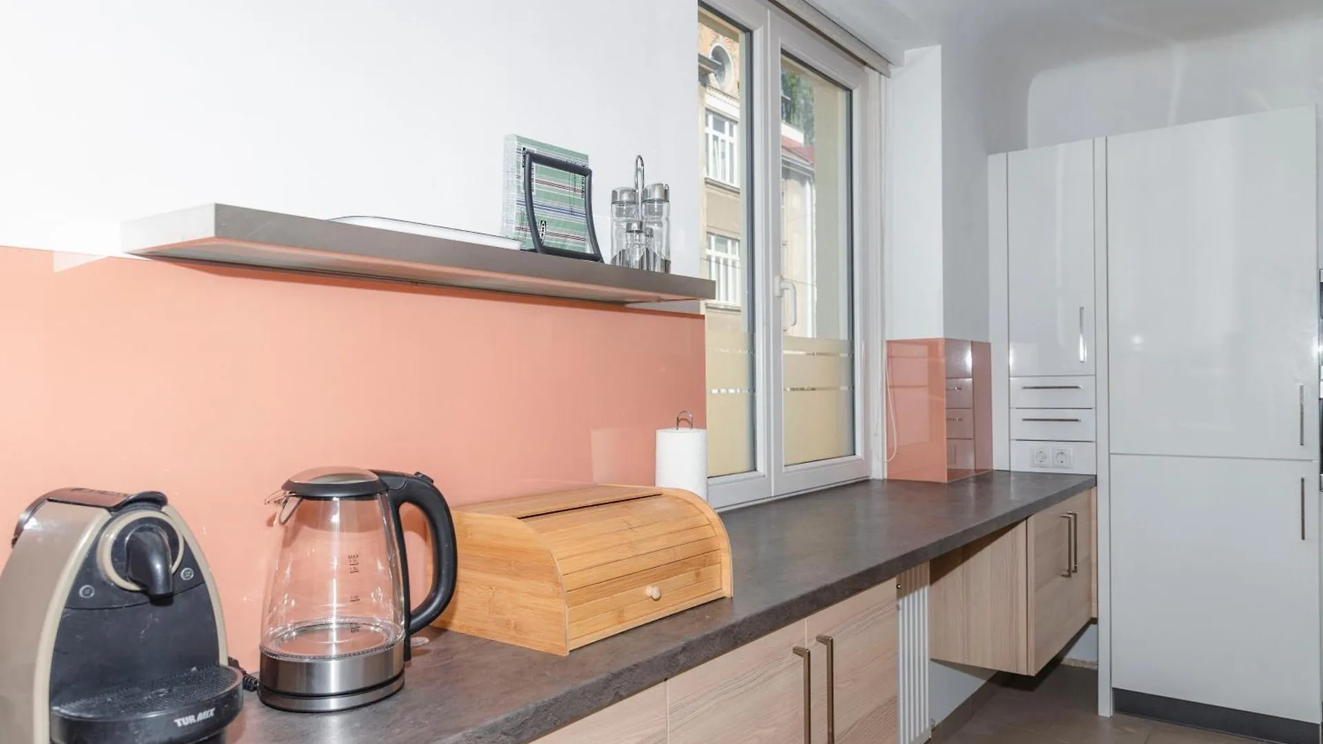 Beautiful 2-Bedroom Apartment Near Schoenbrunn Vienna