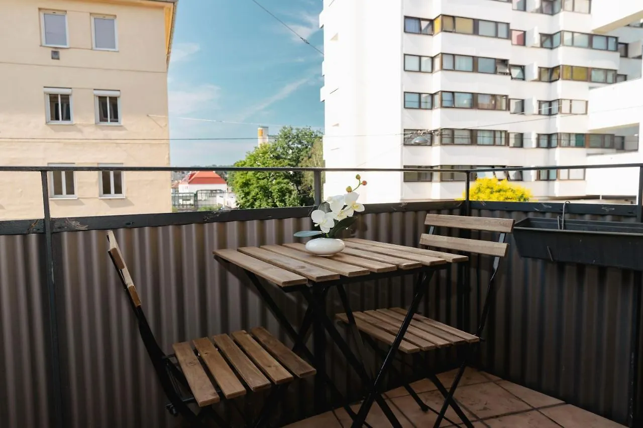 Beautiful 2-Bedroom Apartment Near Schoenbrunn Vienna 0*,  Austria
