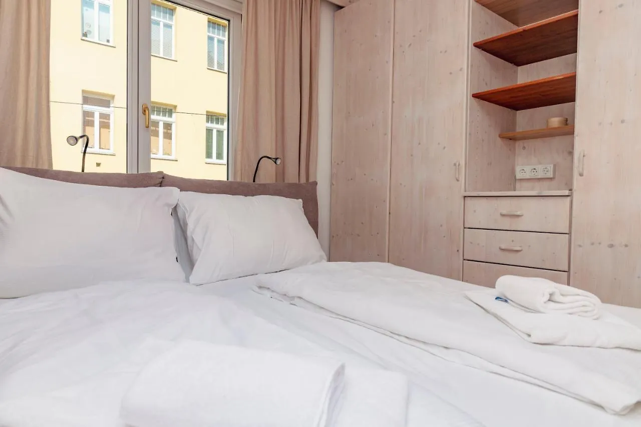 Beautiful 2-Bedroom Apartment Near Schoenbrunn Vienna