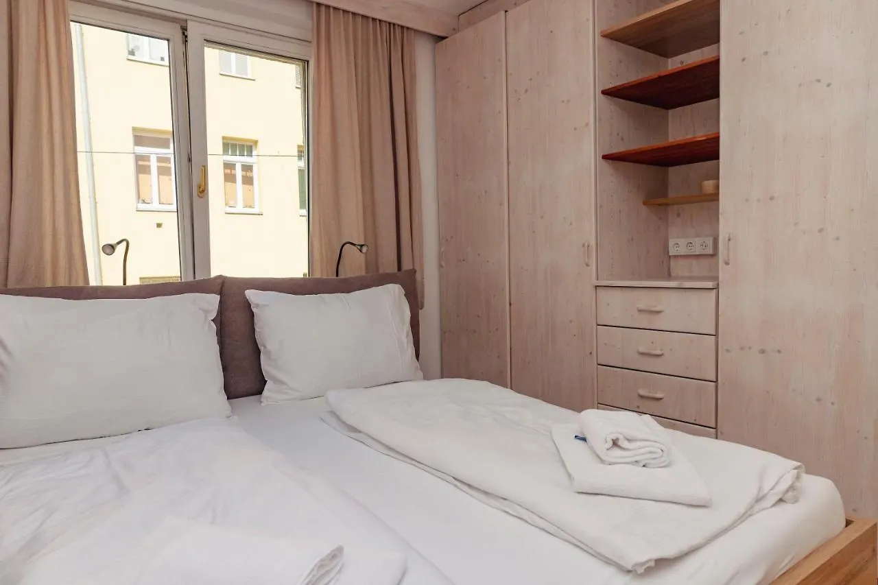 Beautiful 2-Bedroom Apartment Near Schoenbrunn Vienna